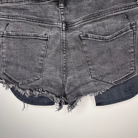 Mossimo Super Stretch High Rise Black Denim Shorts - Size 6/28 - Picture 11 of 13